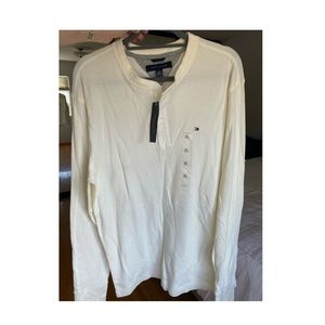 ✨ New w/ Tags Men’s Long Sleeve Henley ✨